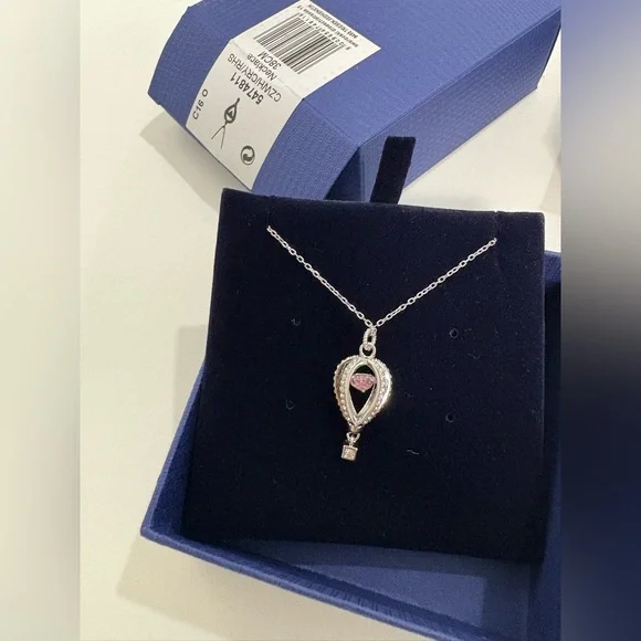 Swarovski into the sky Necklace - Picture 6 of 9